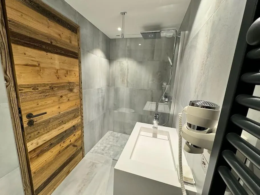 Lazy Bear Lodge Essert-Romand フランス